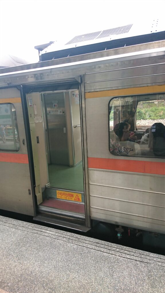 電車はトイレ付