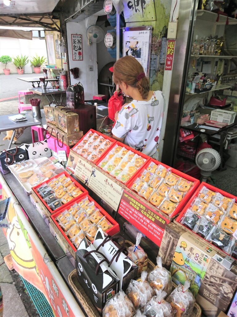 猫耳の女将さんとお店